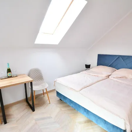 For 2 Prs By The Sea, Ustronie Morskie